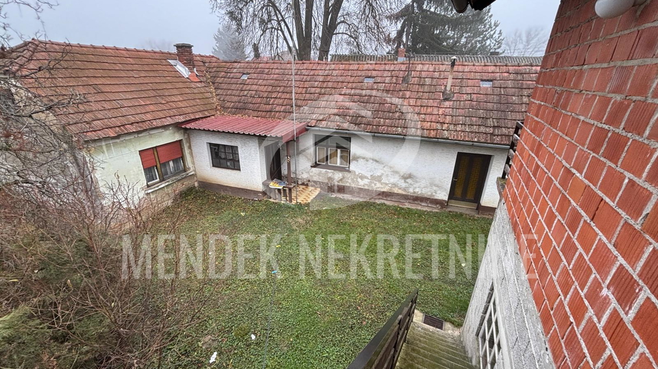 MIRNA LOKACIJA - Ku&cacute;a&comma; dvori&scaron;te i gospodarske zgrade&comma; Vrbanovec&comma; Prodaja