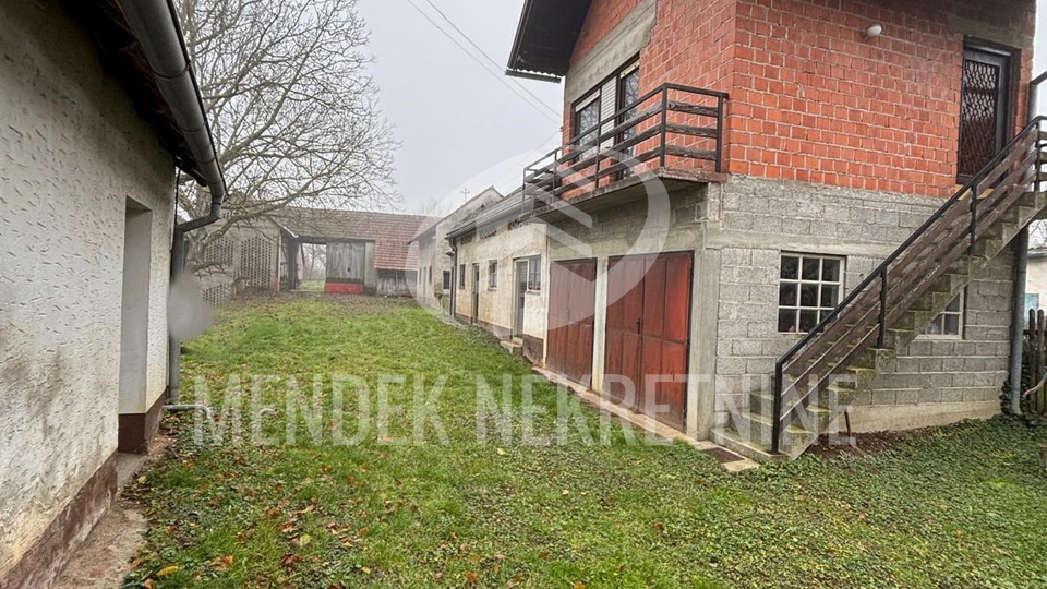 MIRNA LOKACIJA - Ku&cacute;a&comma; dvori&scaron;te i gospodarske zgrade&comma; Vrbanovec&comma; Prodaja