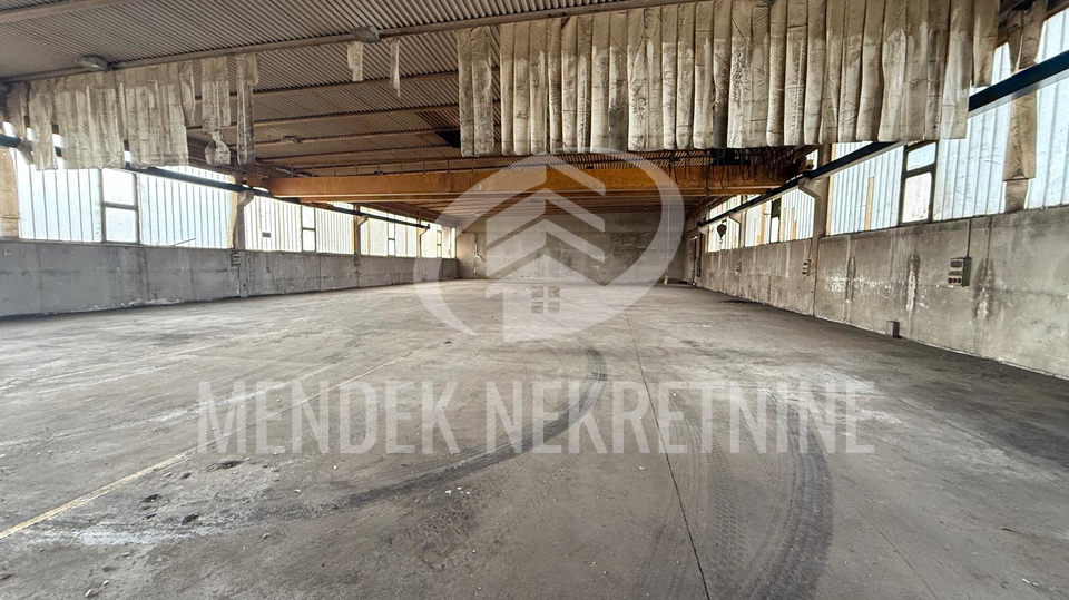 Hala&comma; proizvodna&sol;poslovna zgrada 1&period;500m2&comma;  proizvodno skladi&scaron;na &plus; dvori&scaron;te 30&period;000 m2&comma; Vara&zcaron;din&comma; zakup