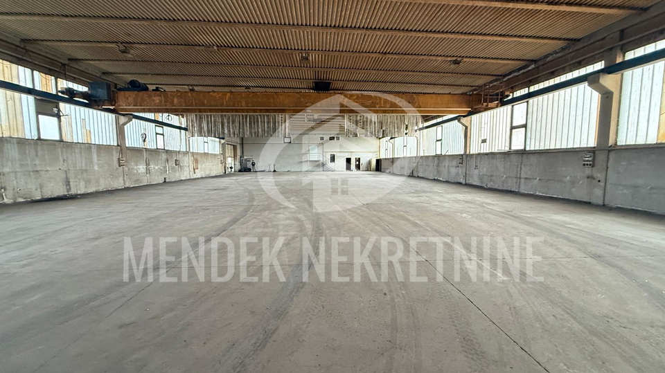 Hala&comma; proizvodna&sol;poslovna zgrada 1&period;500m2&comma;  proizvodno skladi&scaron;na &plus; dvori&scaron;te 30&period;000 m2&comma; Vara&zcaron;din&comma; zakup