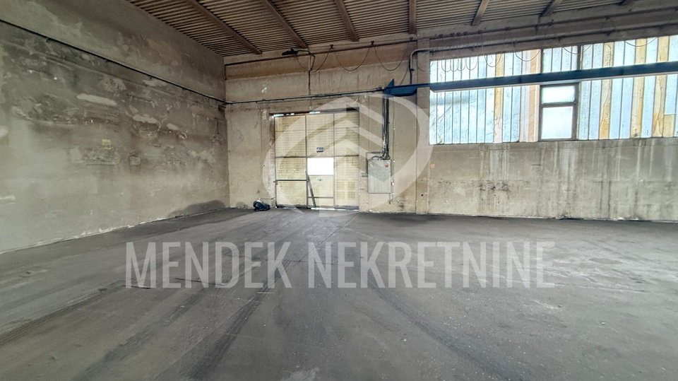 Hala&comma; proizvodna&sol;poslovna zgrada 1&period;500m2&comma;  proizvodno skladi&scaron;na &plus; dvori&scaron;te 30&period;000 m2&comma; Vara&zcaron;din&comma; zakup