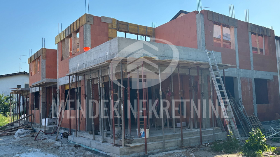 Appartamento&comma; 104 m2&comma; Vendita&comma; Vara&zcaron;din - Hallers