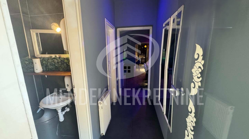 Caffe bar za zakup &vert; 185 m&sup2; &plus; terasa &vert; Strogi Centar Vara&zcaron;dina