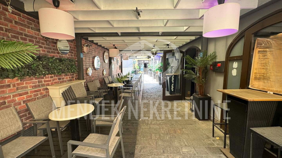 Caffe bar za zakup &vert; 185 m&sup2; &plus; terasa &vert; Strogi Centar Vara&zcaron;dina