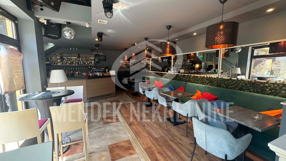 Caffe bar za zakup &vert; 185 m&sup2; &plus; terasa &vert; Strogi Centar Vara&zcaron;dina