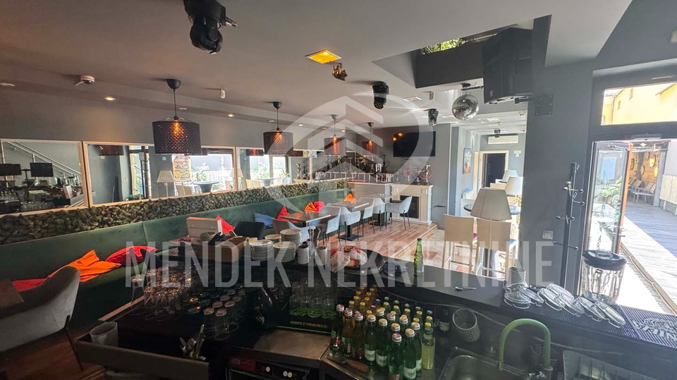 Caffe bar za zakup &vert; 185 m&sup2; &plus; terasa &vert; Strogi Centar Vara&zcaron;dina