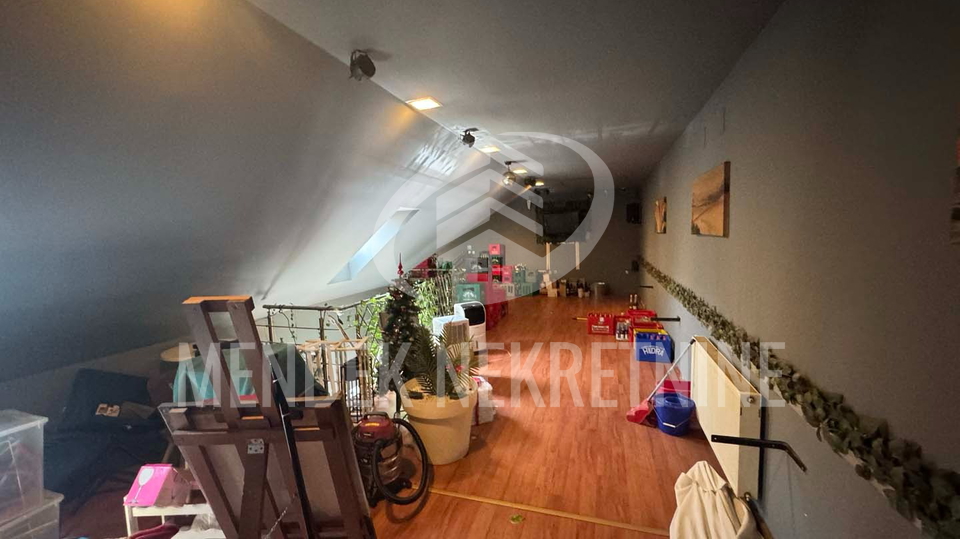 Caffe bar za zakup &vert; 185 m&sup2; &plus; terasa &vert; Strogi Centar Vara&zcaron;dina