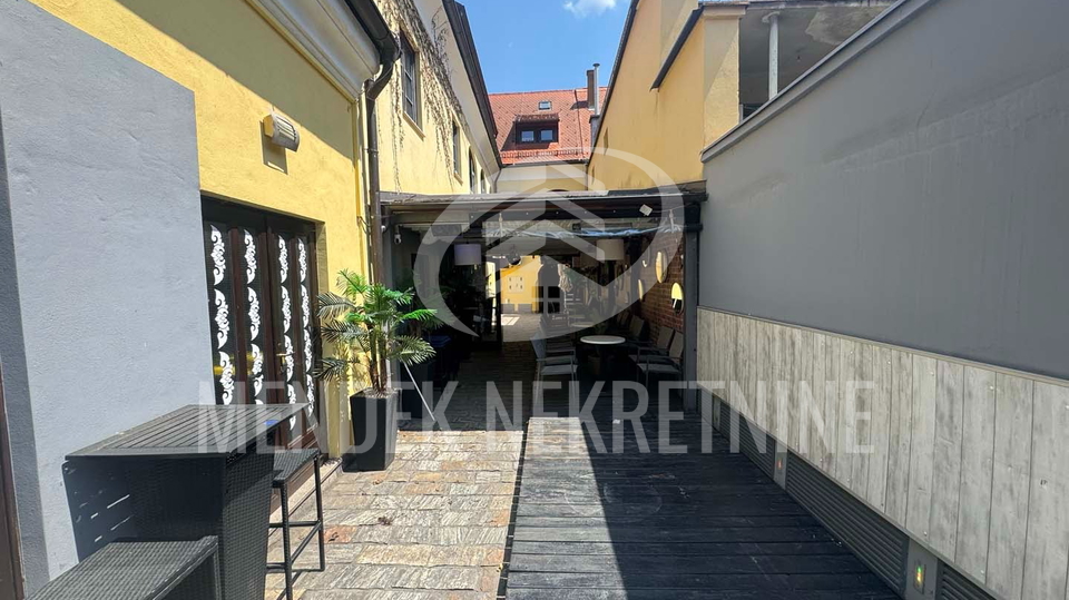 Caffe bar za zakup &vert; 185 m&sup2; &plus; terasa &vert; Strogi Centar Vara&zcaron;dina