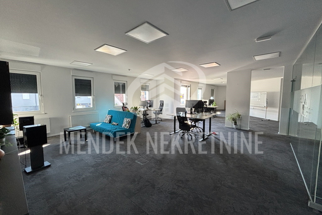POSLOVNI PROSTOR 168 m², 1. KAT, uredski prostor s terasom/lođom, parking, zakup