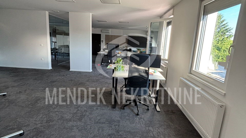 POSLOVNI PROSTOR 168 m&sup2;&comma; 1&period; KAT&comma; uredski prostor s terasom&sol;lo&dstrok;om&comma; parking&comma; zakup