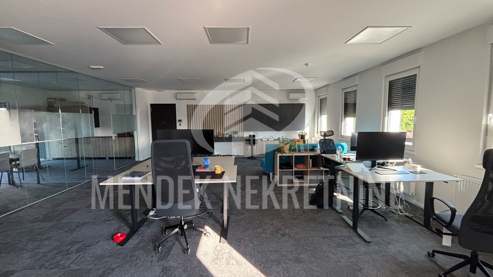POSLOVNI PROSTOR 168 m&sup2;&comma; 1&period; KAT&comma; uredski prostor s terasom&sol;lo&dstrok;om&comma; parking&comma; zakup