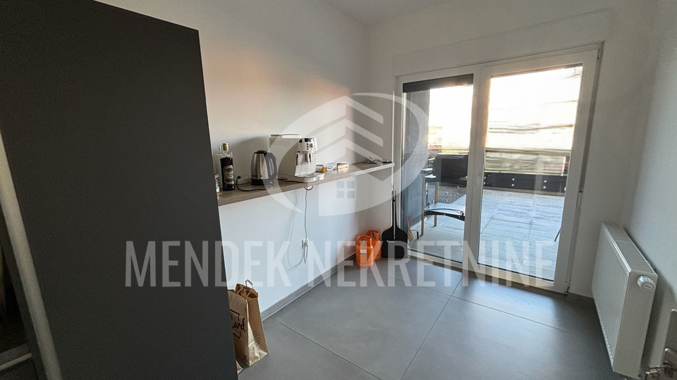 POSLOVNI PROSTOR 168 m&sup2;&comma; 1&period; KAT&comma; uredski prostor s terasom&sol;lo&dstrok;om&comma; parking&comma; zakup