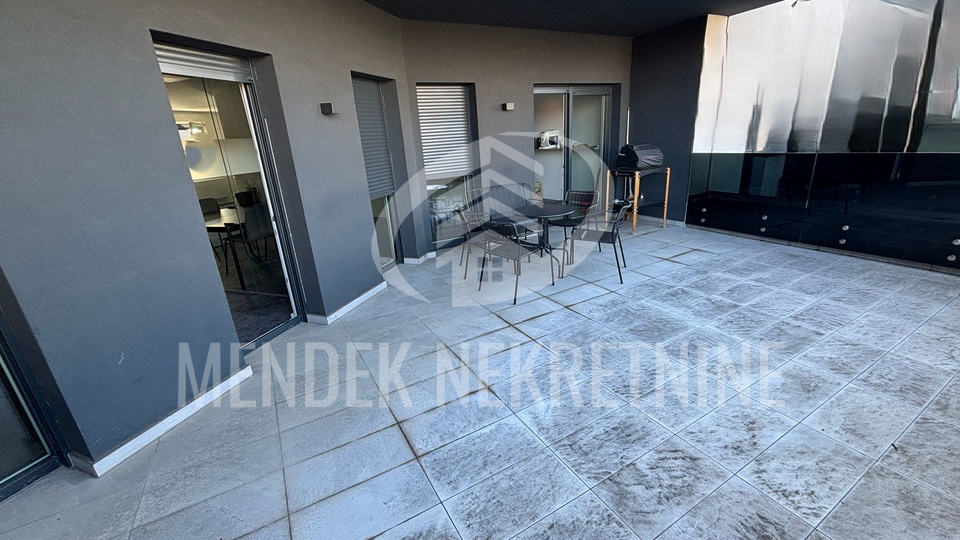 POSLOVNI PROSTOR 168 m&sup2;&comma; 1&period; KAT&comma; uredski prostor s terasom&sol;lo&dstrok;om&comma; parking&comma; zakup