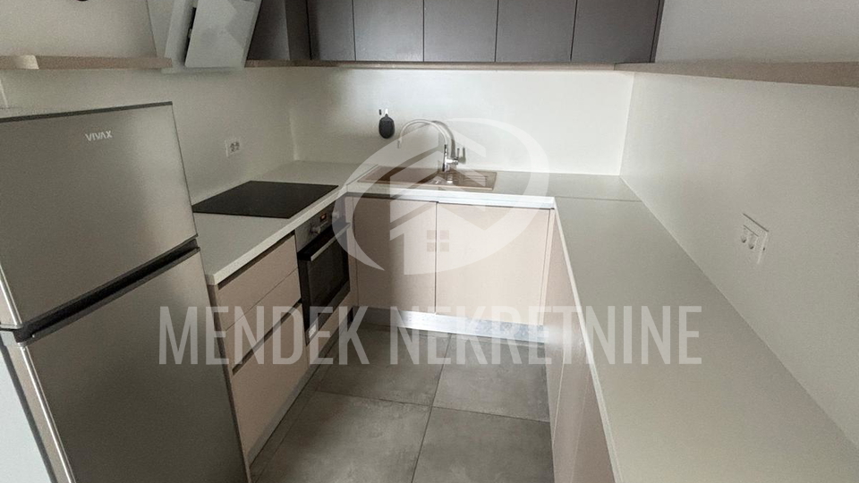 4 SOBAN STAN 78 m2&comma; spremi&scaron;te i parkirno mjesto u gara&zcaron;i&comma; najam&comma; Vara&zcaron;din