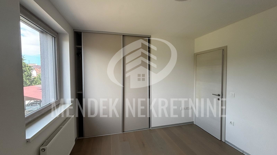 4 SOBAN STAN 78 m2&comma; spremi&scaron;te i parkirno mjesto u gara&zcaron;i&comma; najam&comma; Vara&zcaron;din