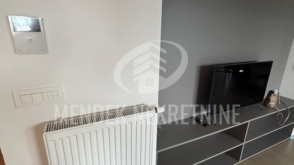 4 SOBAN STAN 78 m2&comma; spremi&scaron;te i parkirno mjesto u gara&zcaron;i&comma; najam&comma; Vara&zcaron;din
