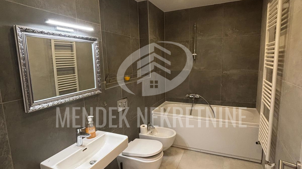4 SOBAN STAN 78 m2&comma; spremi&scaron;te i parkirno mjesto u gara&zcaron;i&comma; najam&comma; Vara&zcaron;din