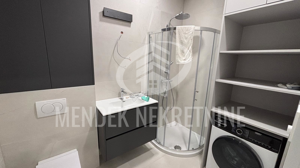 1&period; NAJAM - 2 SOBAN STAN 50 m2&comma; parking u strogom centru&comma; Vara&zcaron;din