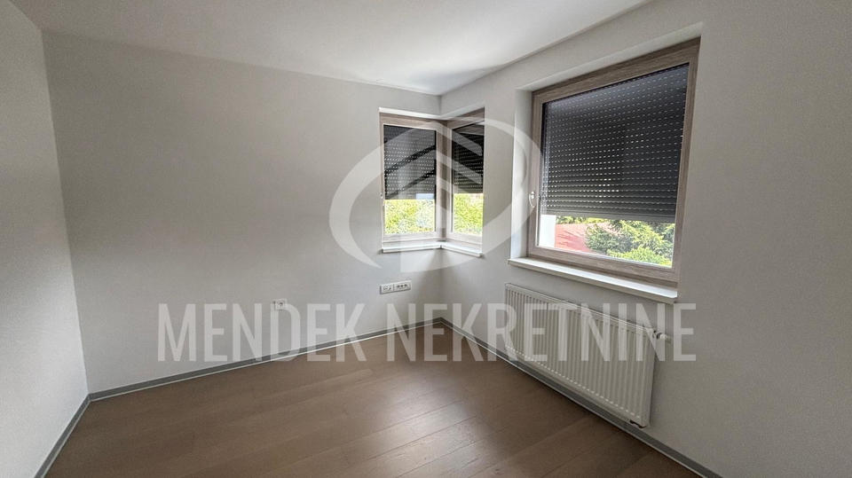 4 SOBAN URED 78 m2&comma; spremi&scaron;te i parkirno mjesto u gara&zcaron;i&comma; najam&comma; Vara&zcaron;din