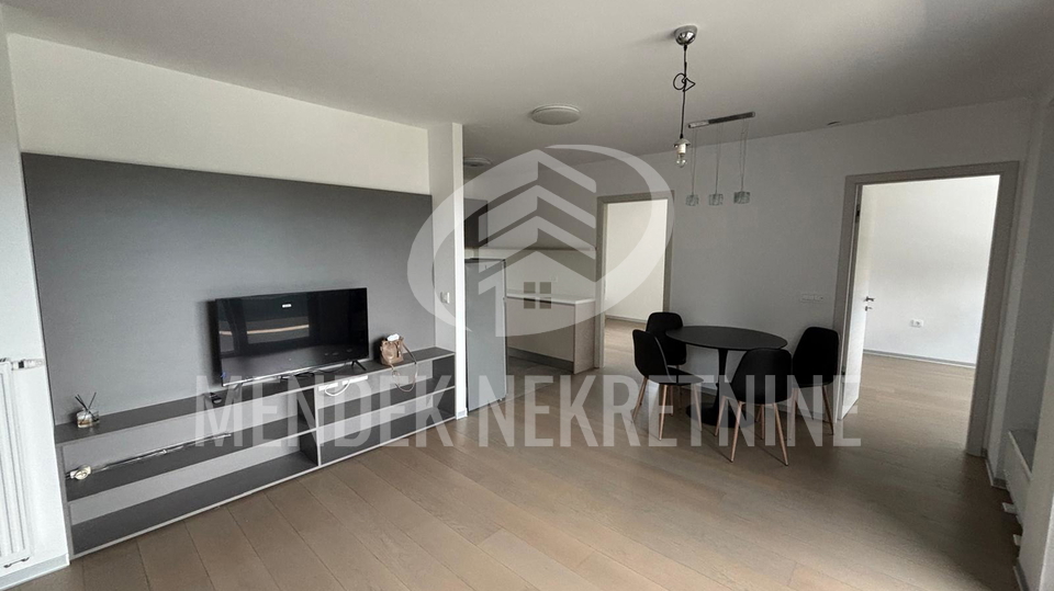 4 SOBAN URED 78 m2&comma; spremi&scaron;te i parkirno mjesto u gara&zcaron;i&comma; najam&comma; Vara&zcaron;din