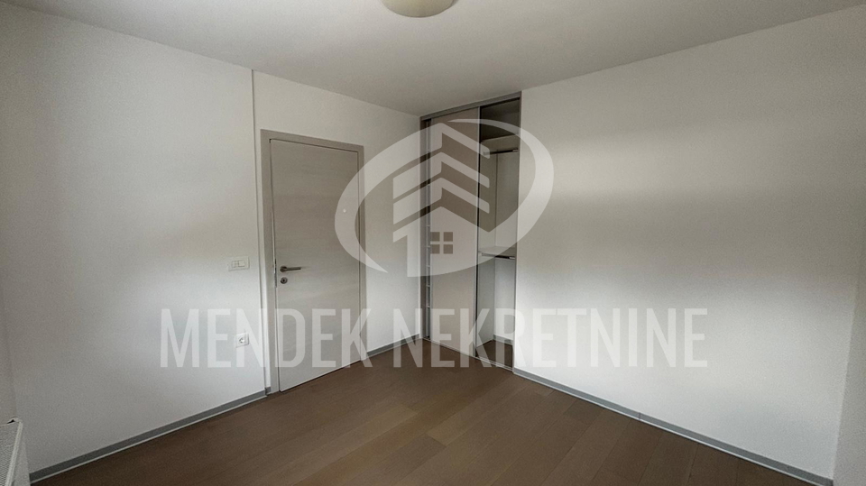4 SOBAN URED 78 m2&comma; spremi&scaron;te i parkirno mjesto u gara&zcaron;i&comma; najam&comma; Vara&zcaron;din