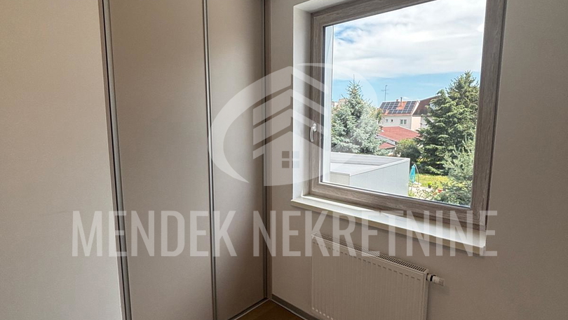 4 SOBAN URED 78 m2&comma; spremi&scaron;te i parkirno mjesto u gara&zcaron;i&comma; najam&comma; Vara&zcaron;din