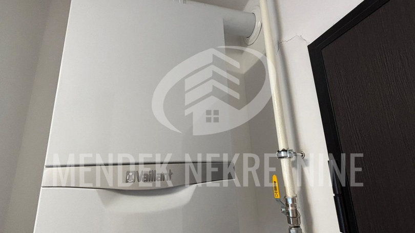 4 SOBAN URED 78 m2&comma; spremi&scaron;te i parkirno mjesto u gara&zcaron;i&comma; najam&comma; Vara&zcaron;din