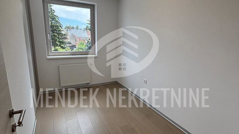4 SOBAN URED 78 m2&comma; spremi&scaron;te i parkirno mjesto u gara&zcaron;i&comma; najam&comma; Vara&zcaron;din