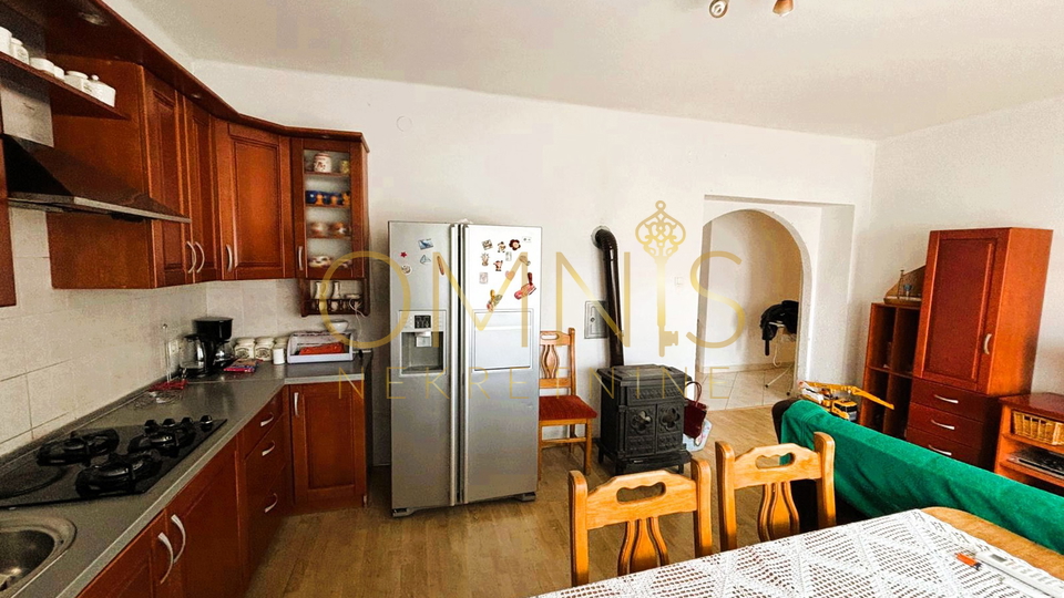 Novi Vinodolski – Prostrani stan od 80 m² s parkirnim mjestom