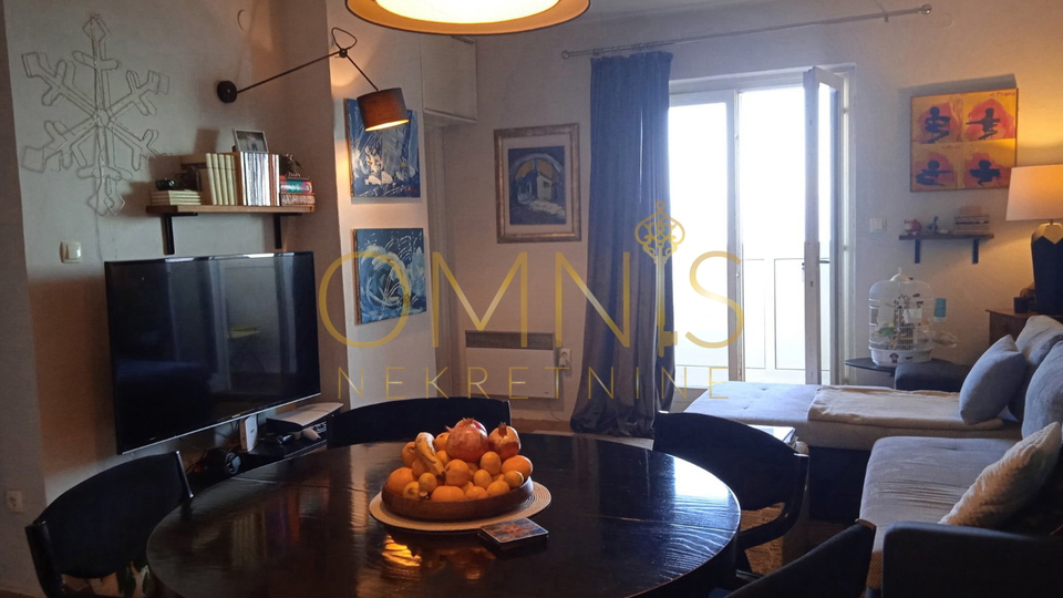 OPATIJA – Two-bedroom apartment with living room, sea view, balcony, and parking space