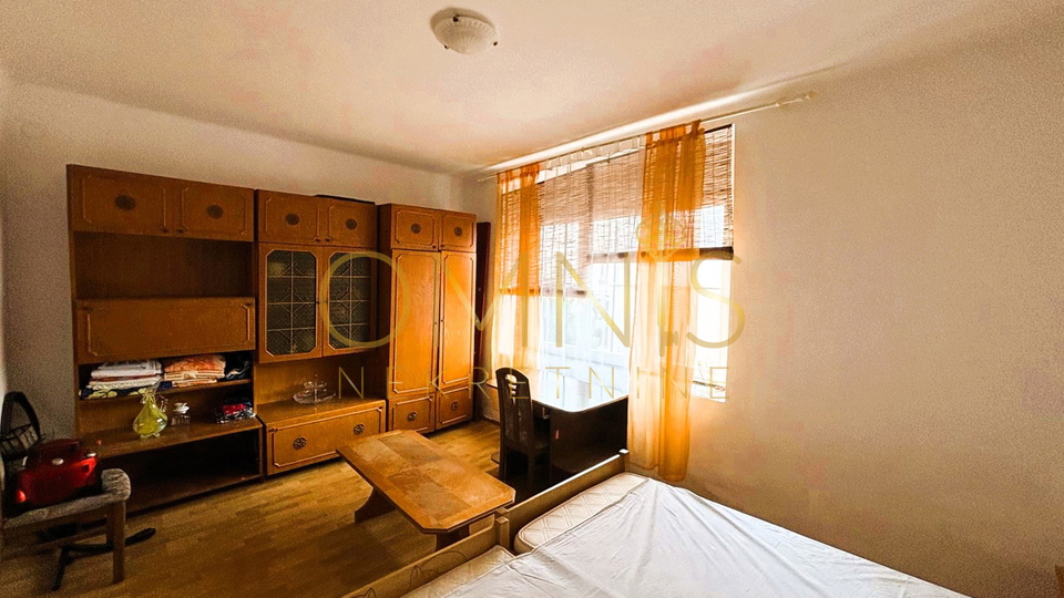 Novi Vinodolski – Prostrani stan od 80 m² s parkirnim mjestom