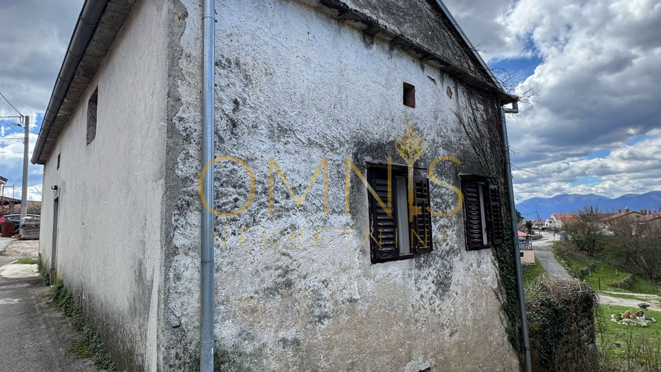 VIŠKOVO, CENTAR- samostojeća kuća s okućnicom na odličnoj lokaciji!