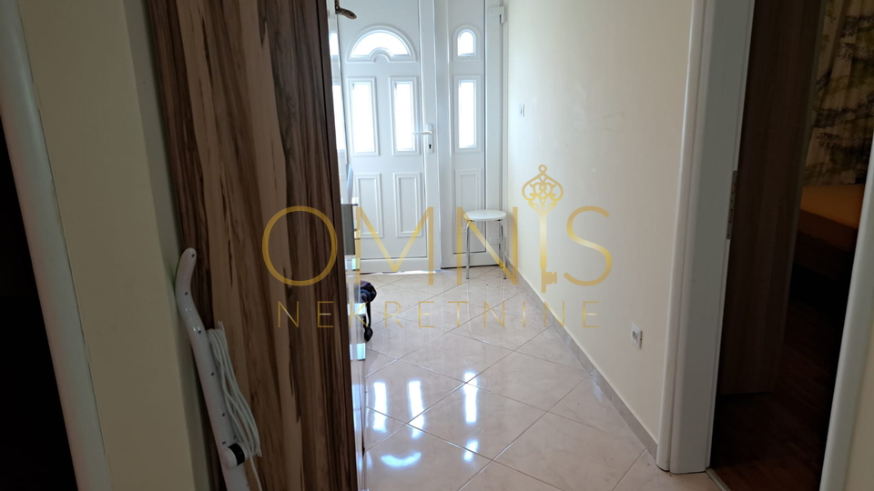 Crikvenica, apartment 100m2, 2 bedrooms + living room with dining area, 3 parking spaces, for sale!