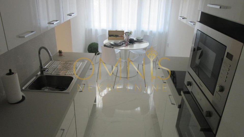 Opatija, 68m2, 2 rooms + dining room, for rent!