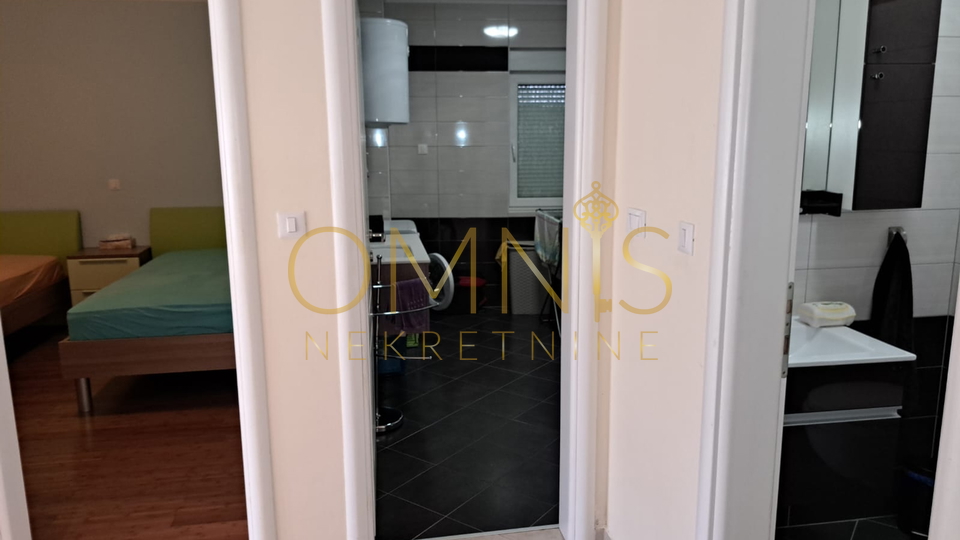 Crikvenica, apartment 100m2, 2 bedrooms + living room with dining area, 3 parking spaces, for sale!