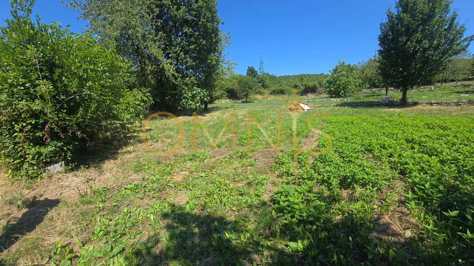 Kastav, Trinajstići -zemljište – 1195 m², građevinska zona 785 m², prodaja!