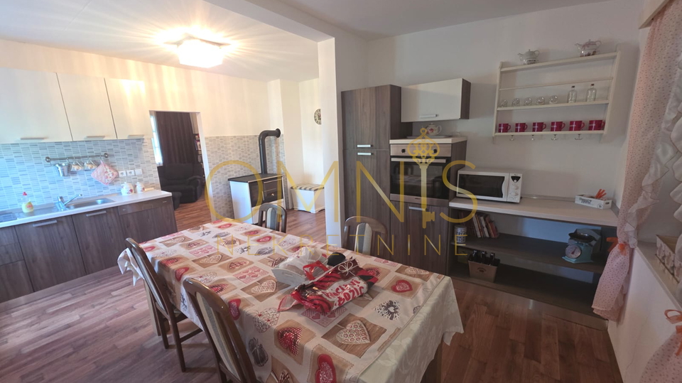 Ravna Gora -prodaje se samostojeća katnica 307m2, s okućnicom 371m2!