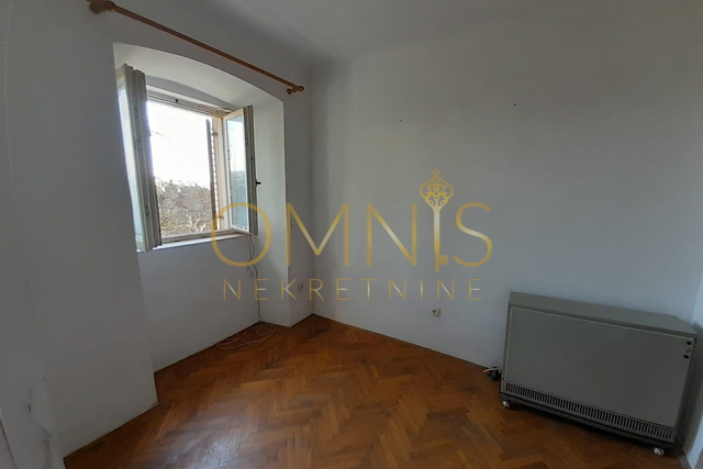 Rijeka, Centar - 100 m2, prizemlje, okućnica