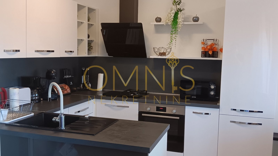 Kostrena - 2 bedrooms + living room with kitchen and dining area, 86 m2, terrace, for rent!