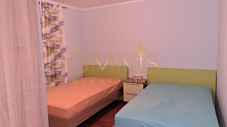 Crikvenica, apartment 100m2, 2 bedrooms + living room with dining area, 3 parking spaces, for sale!