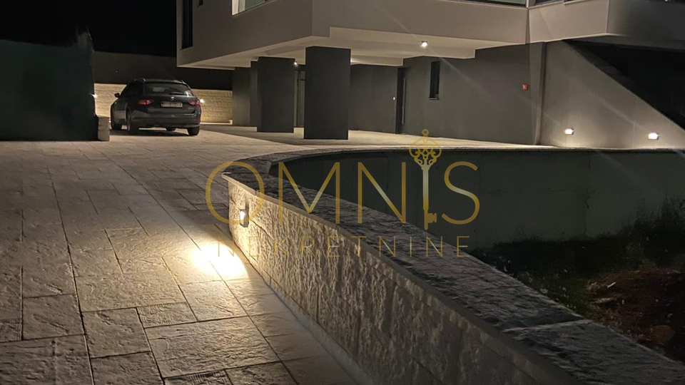 Krk,vila sa bazenom3S+DB,170m2,prodaja!
