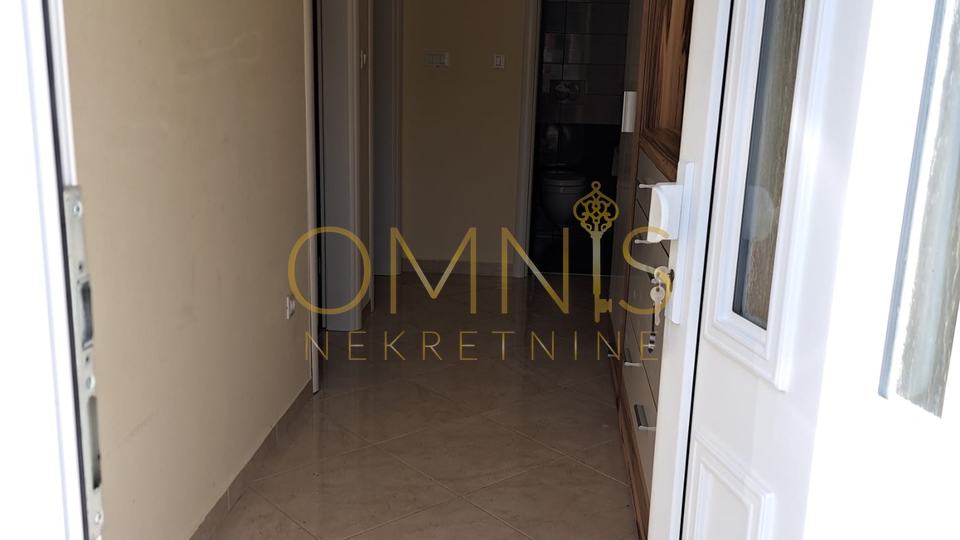 Crikvenica, apartment 100m2, 2 bedrooms + living room with dining area, 3 parking spaces, for sale!