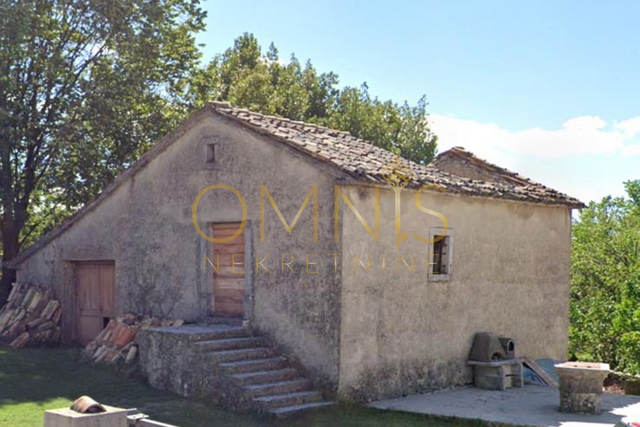 KASTAV – SPINČIĆI, KAMENA KUĆA 134 m² S VELIKOM OKUĆNICOM 858 m²