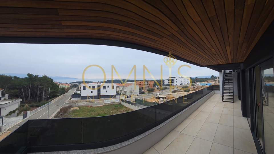 Krk,luksuzan stan s krovnom terasom i očaravajućim pogledom na more134m2,prodaja!