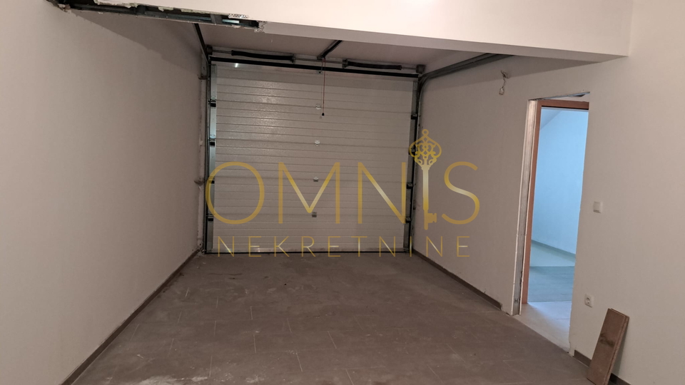 Crikvenica, apartment 100m2, 2 bedrooms + living room with dining area, 3 parking spaces, for sale!