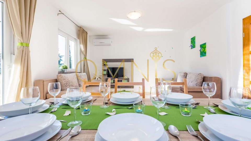 Villa – Private holiday house with a swimming pool and sea view