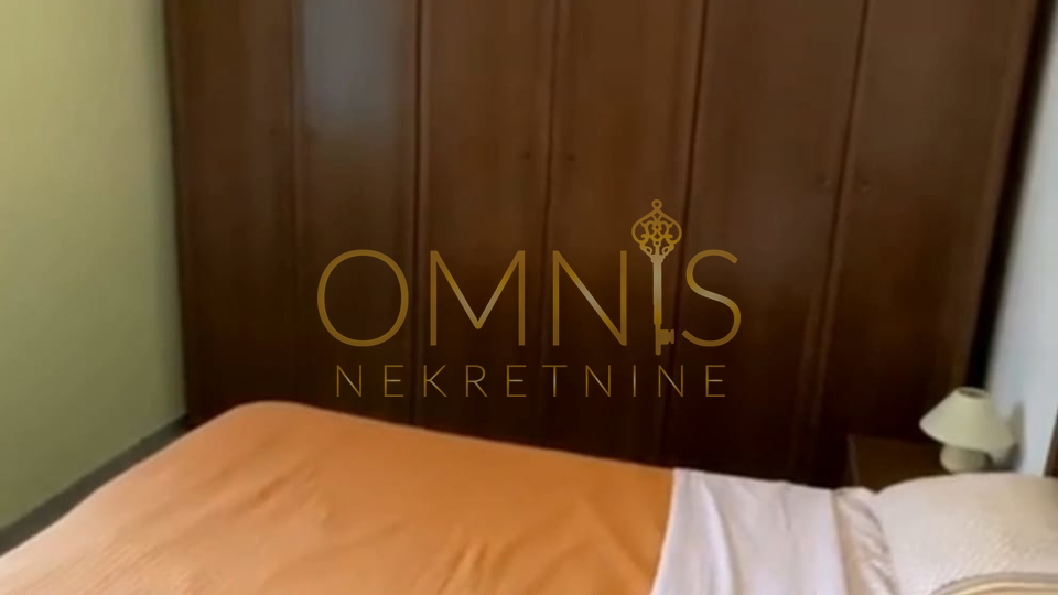 Selce -kuća sa dva stana, 50 m od mora!