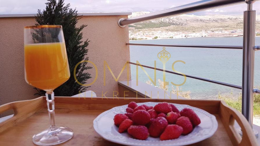 PAG – OBITELJSKI HOTEL 50 m OD MORA! 600 m² – IZVRSNA INVESTICIJA