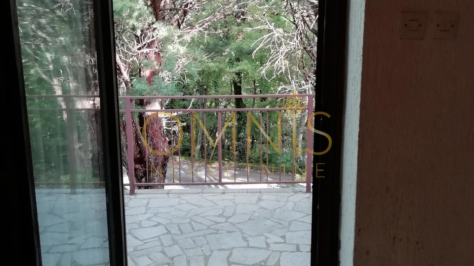 CRIKVENICA – GRIŽANE, kuća 300 m², 5 km od mora, velika okućnica 500 m