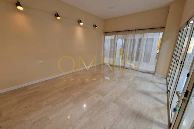 Krk- Poslovni prostor za prodaju ili najam – Grad Krk, 26 m², centar!